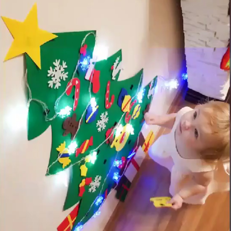 Detský vianočný stromček+osvetlenie.